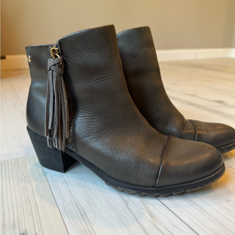 PIKOLINOS Dark Gray Leather Ankle Boots with Tassel